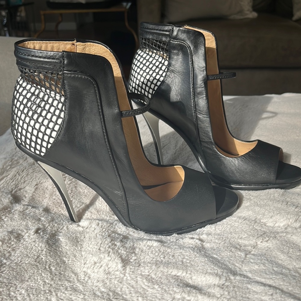 Gwen Stefani L.A.M.B. Black/White Skylar Stiletto Heels Size 8M Women’s NWOT